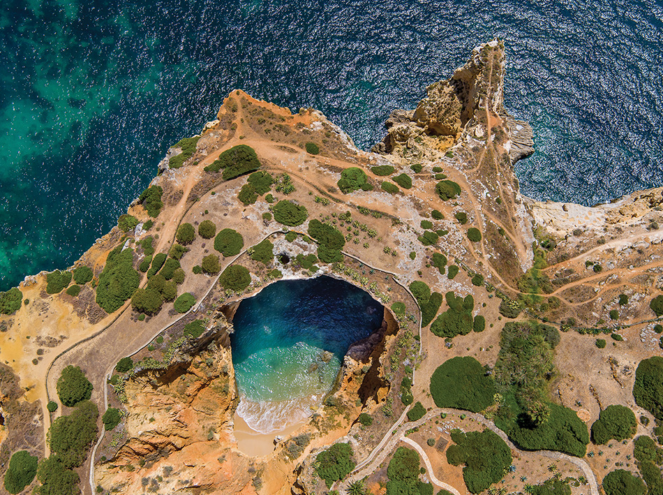 Lagoa in Algarve has natural marvels of sea sculptures (PC: AT Alagrve)