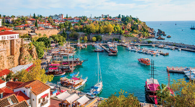 Antalya clocks up over 10 million visitors in 2022