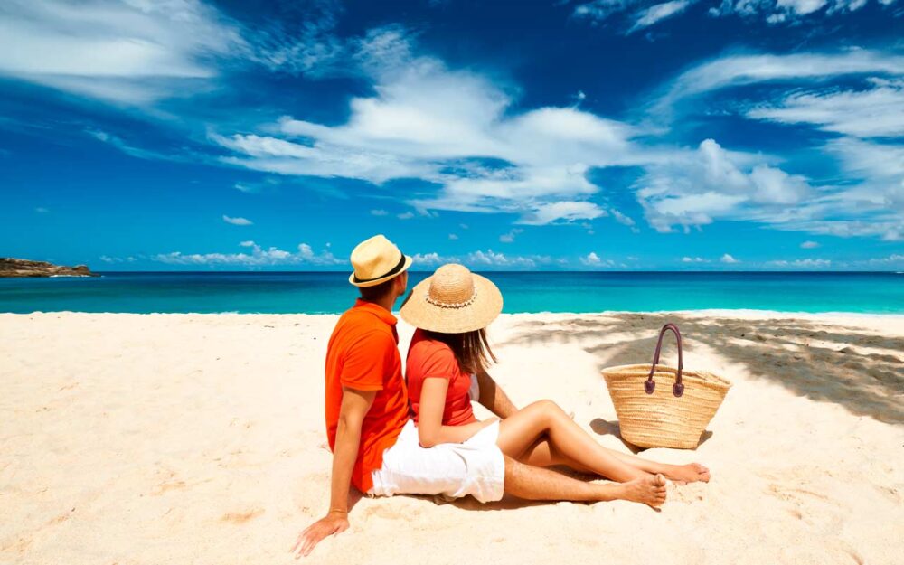 Over 300 customised overseas honeymoon packages by MakeMyTrip