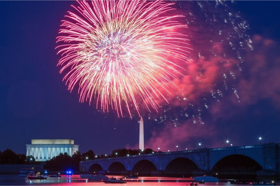 Family-friendly fireworks cruise