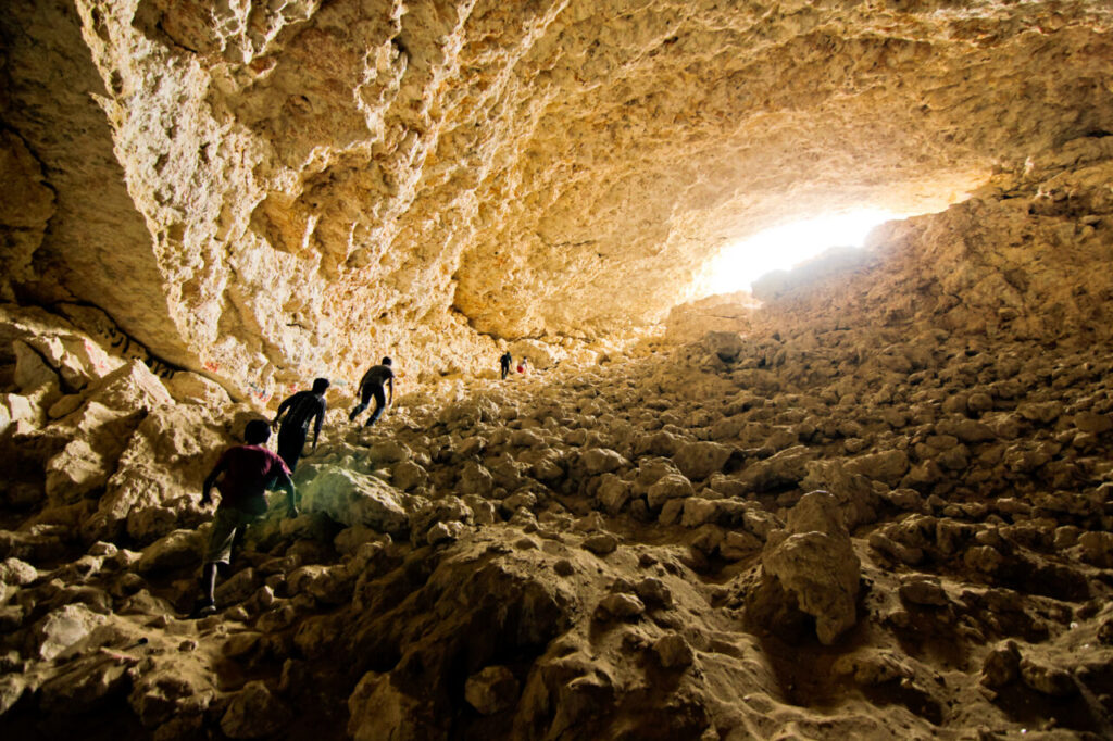 Dahl Al Misfir Cave 