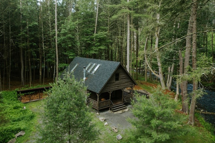 Chic Log Cabin: Eldred, NY, United States